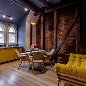 Leogrand On Kniazia Romana 6 Апартаменты